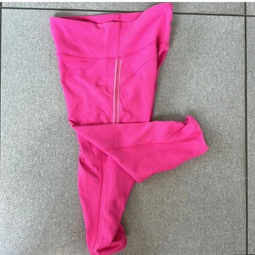 Lululemon hot pink cropped leggings with mesh side stripe and rouching-